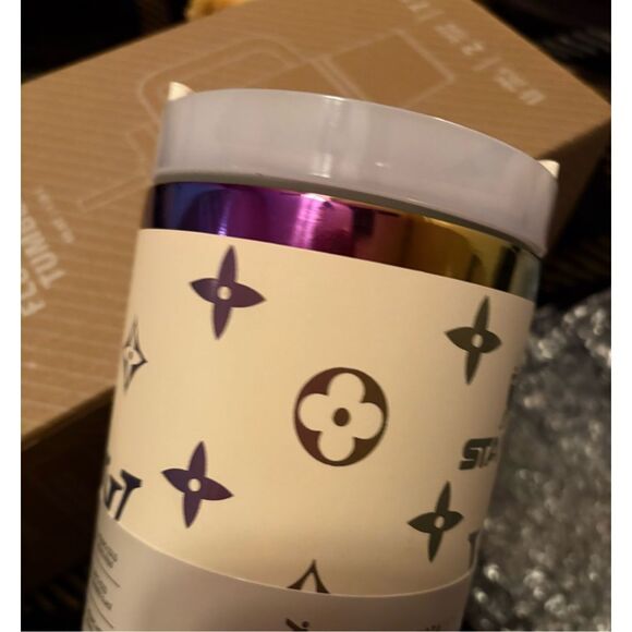 STANLEY -NWTIB Off-White Quencher H2O Flow State Tumbler/40 fl oz/Gradient Color - Picture 11 of 14